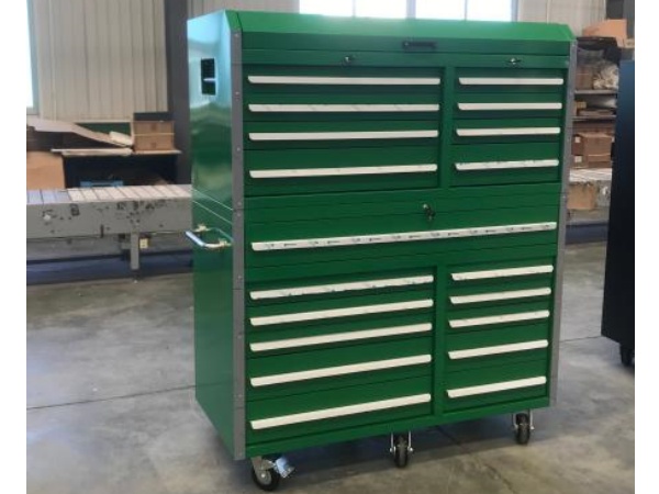 Metalen garagekast op wielen
