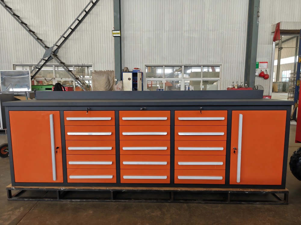 Oranje werkbank